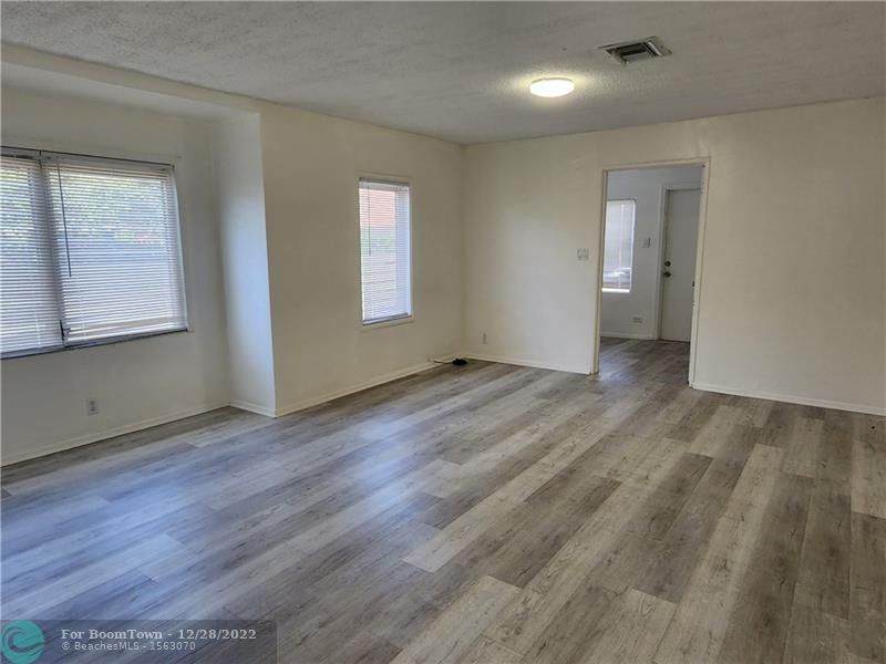 2466 Lincoln St - Photo 1