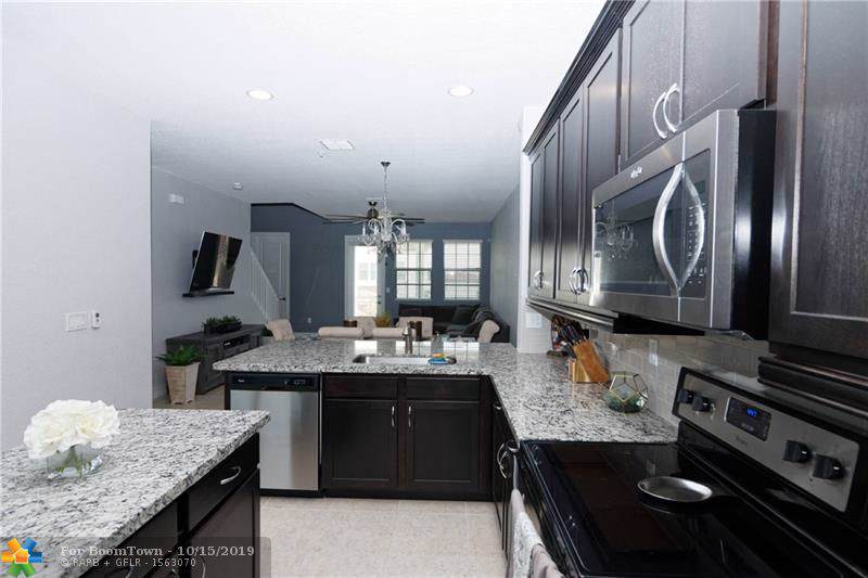 11305 15th St - Photo 1