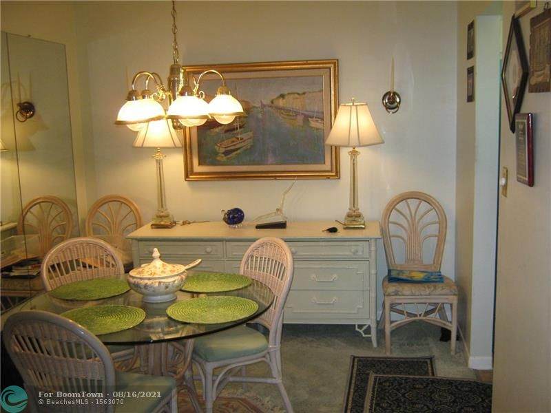 806 7th Street - Photo 1