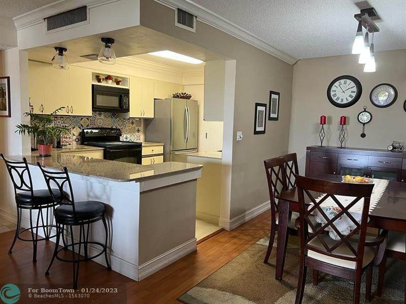 800 195th St - Photo 1