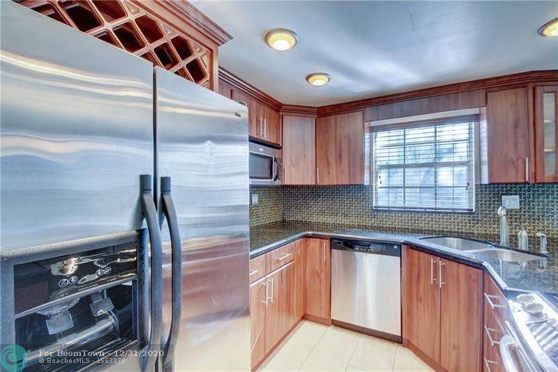 316 10th Ave - Photo 1