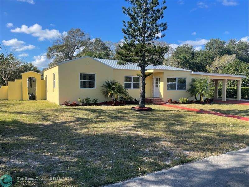 701 Parkway Dr - Photo 1