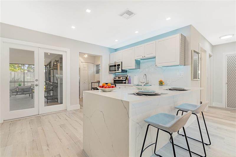 611 56 St - Photo 1