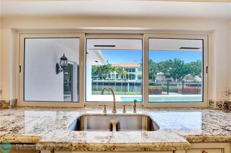 31 Bay Colony Dr - Photo 1