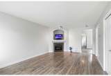 198 Fox Crescent - Photo 3