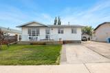 105 Oaks Crescent - Photo 1