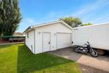 105 Oaks Crescent - Photo 2