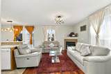 236 Paris Crescent - Photo 3