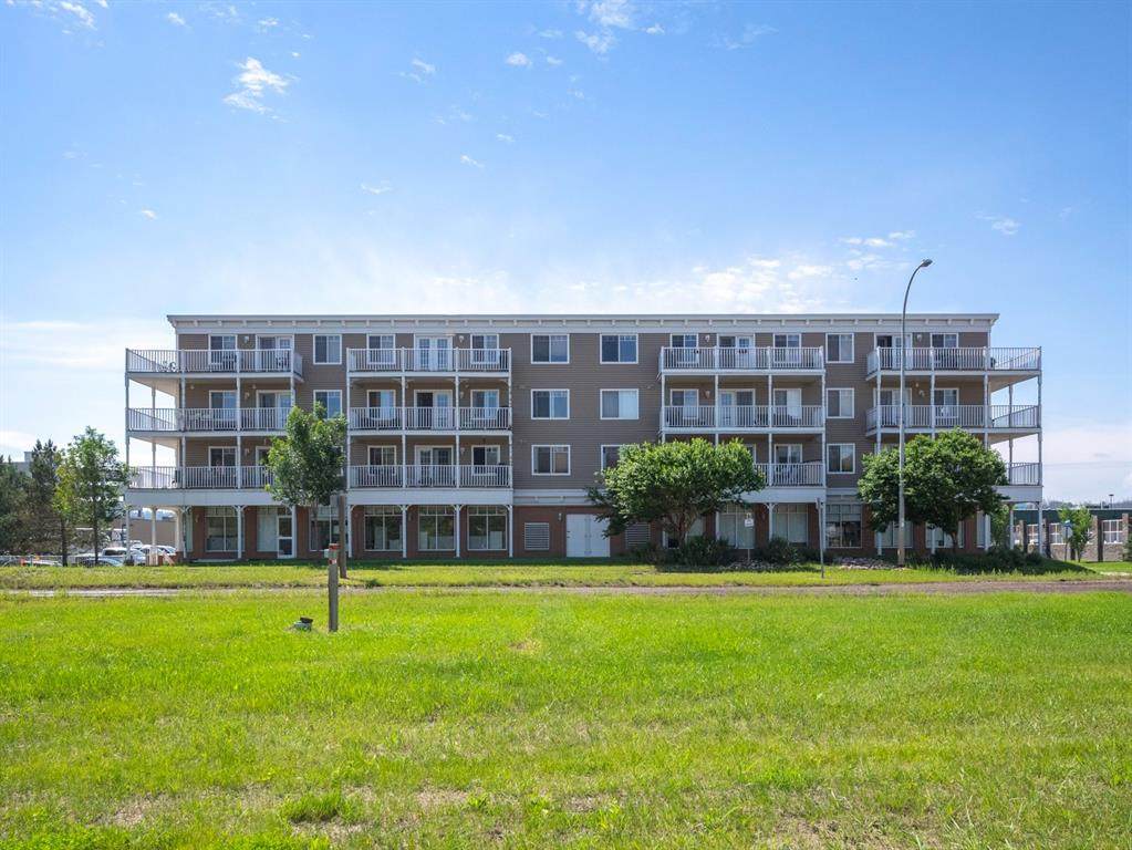 10217 Queen Street - Photo 1