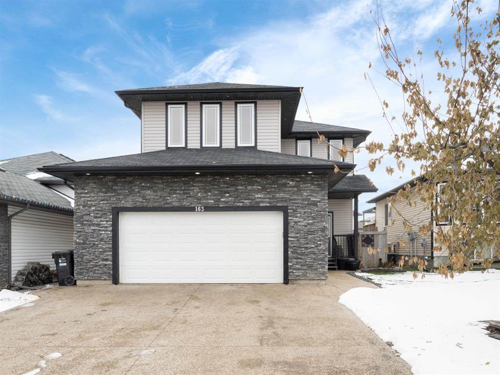 163 Pacific Crescent - Photo 1