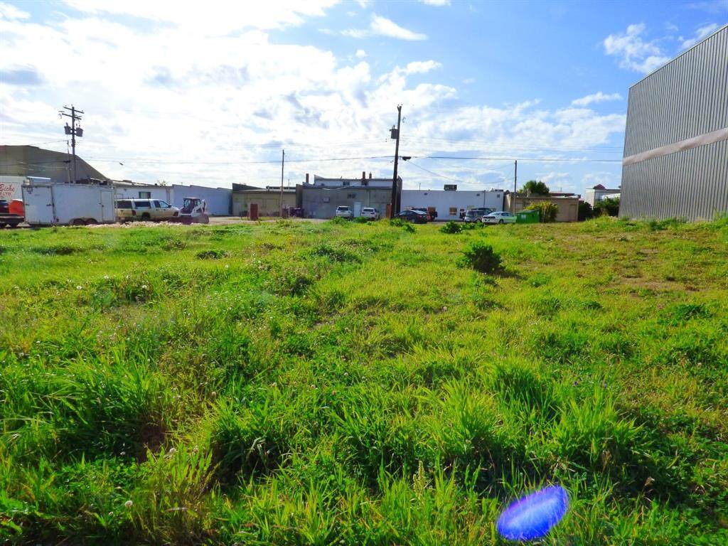 10113 102 Avenue - Photo 1