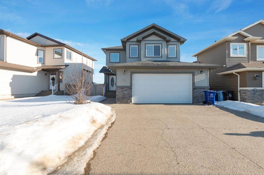 221 Fireweed Crescent - Photo 1