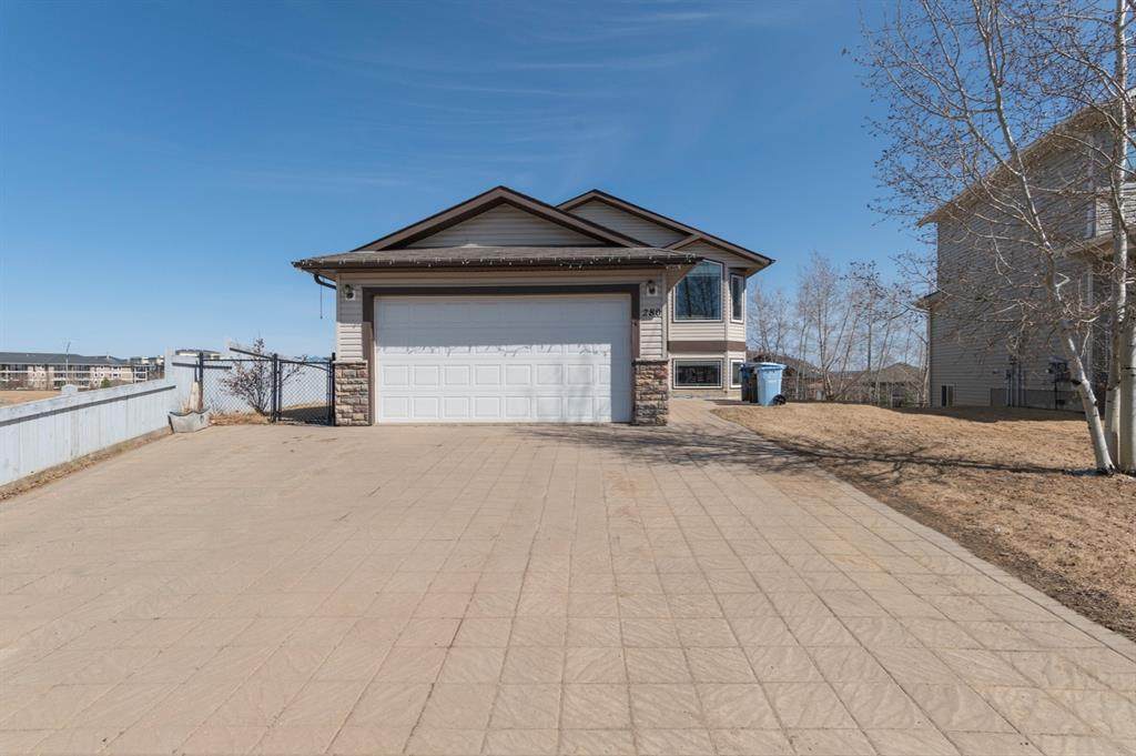 280 Lindstrom Crescent - Photo 1