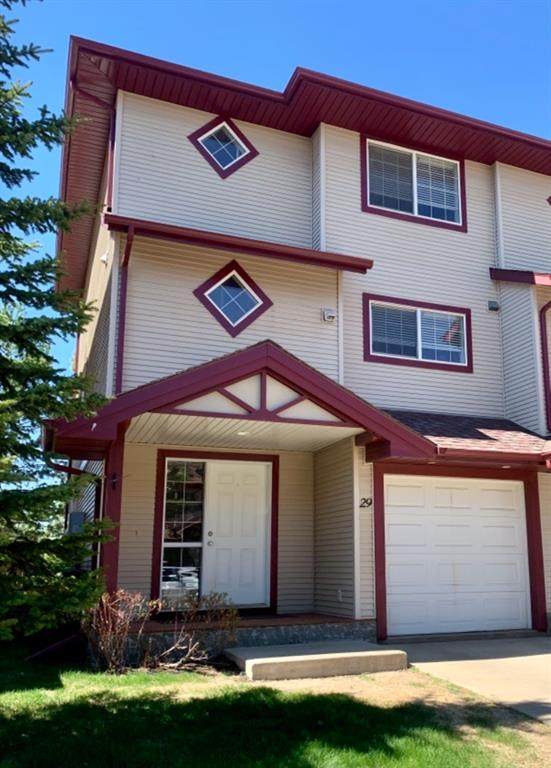 220 Swanson Crescent - Photo 1