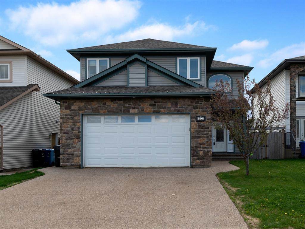 398 Pacific Crescent - Photo 1
