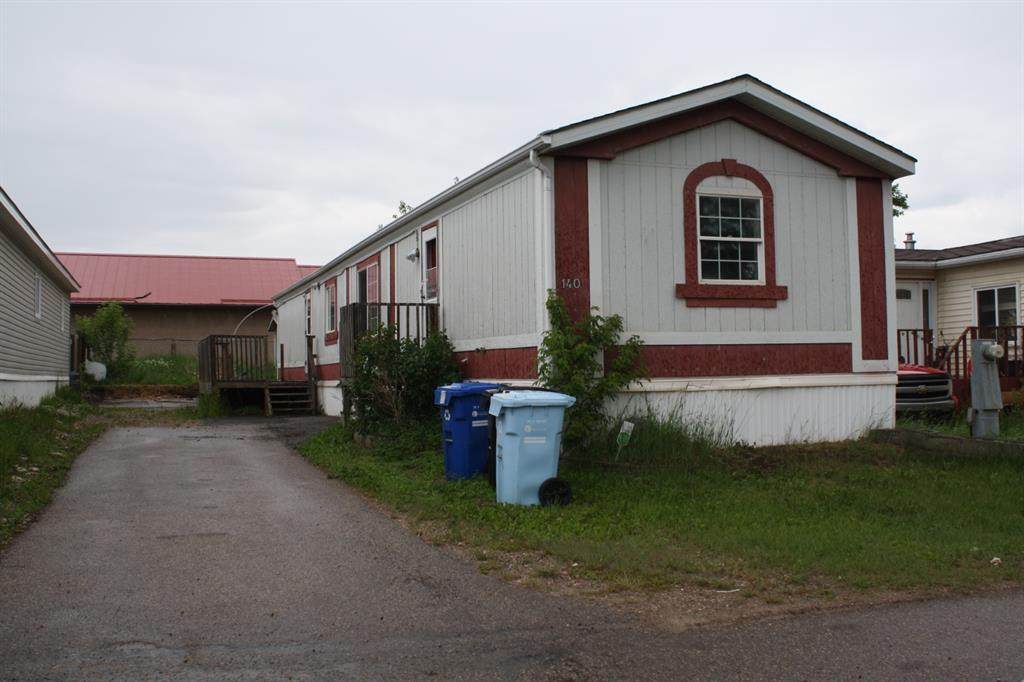 140 Grandview Crescent - Photo 1
