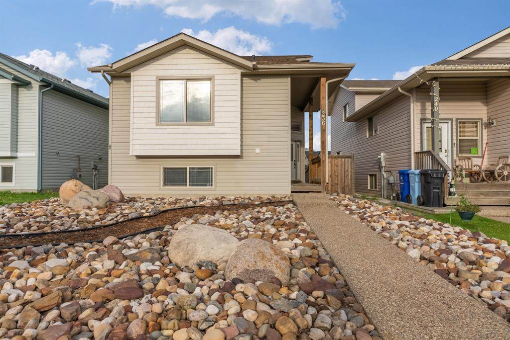 236 Paris Crescent - Photo 1