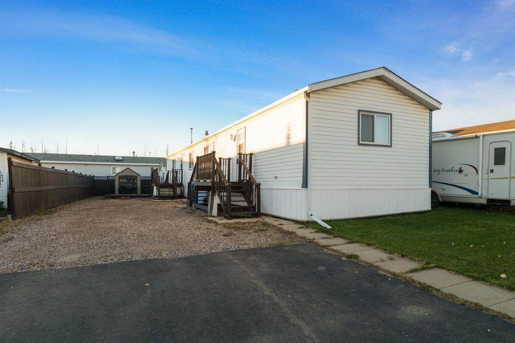 104 Palomino Close - Photo 1