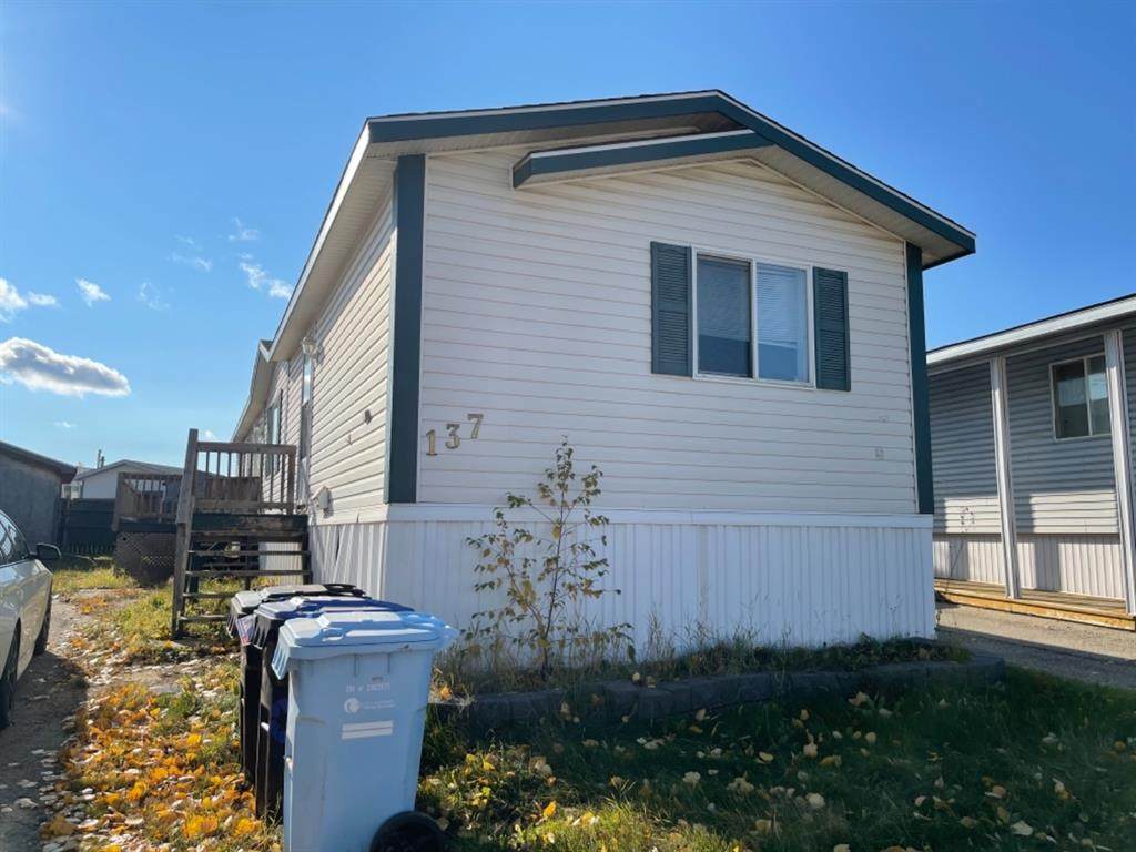 137 Grenfell Crescent - Photo 1