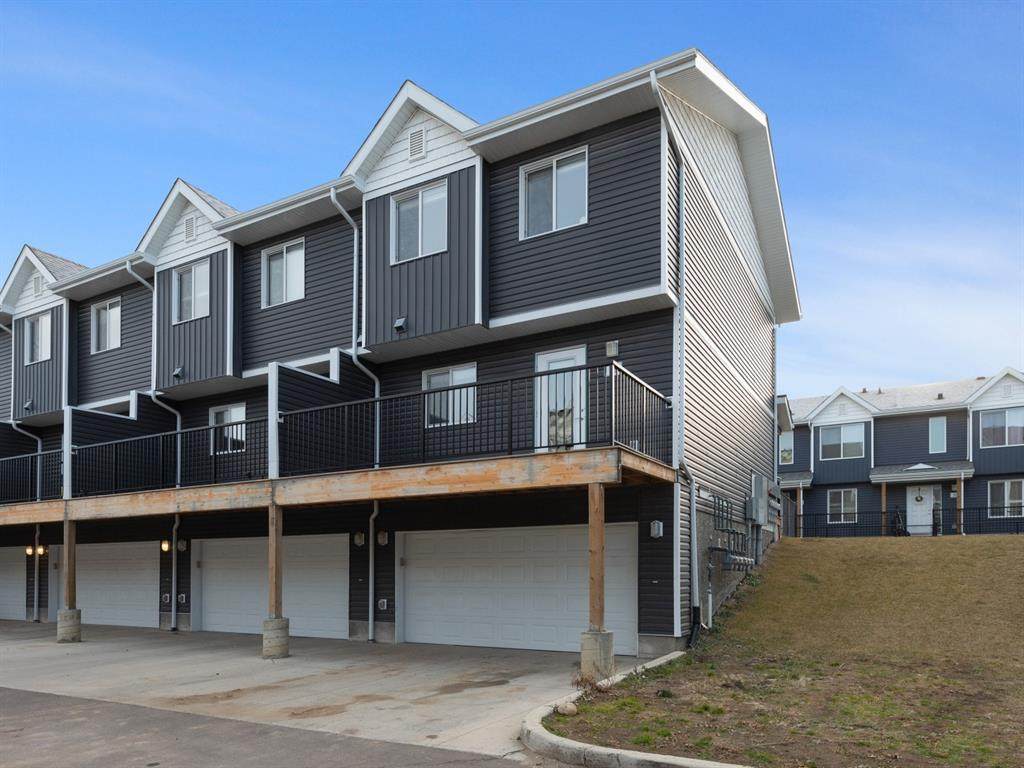 401 Athabasca Avenue - Photo 1