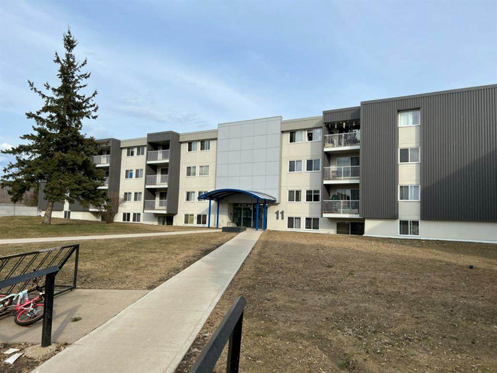11 Clearwater Crescent - Photo 1