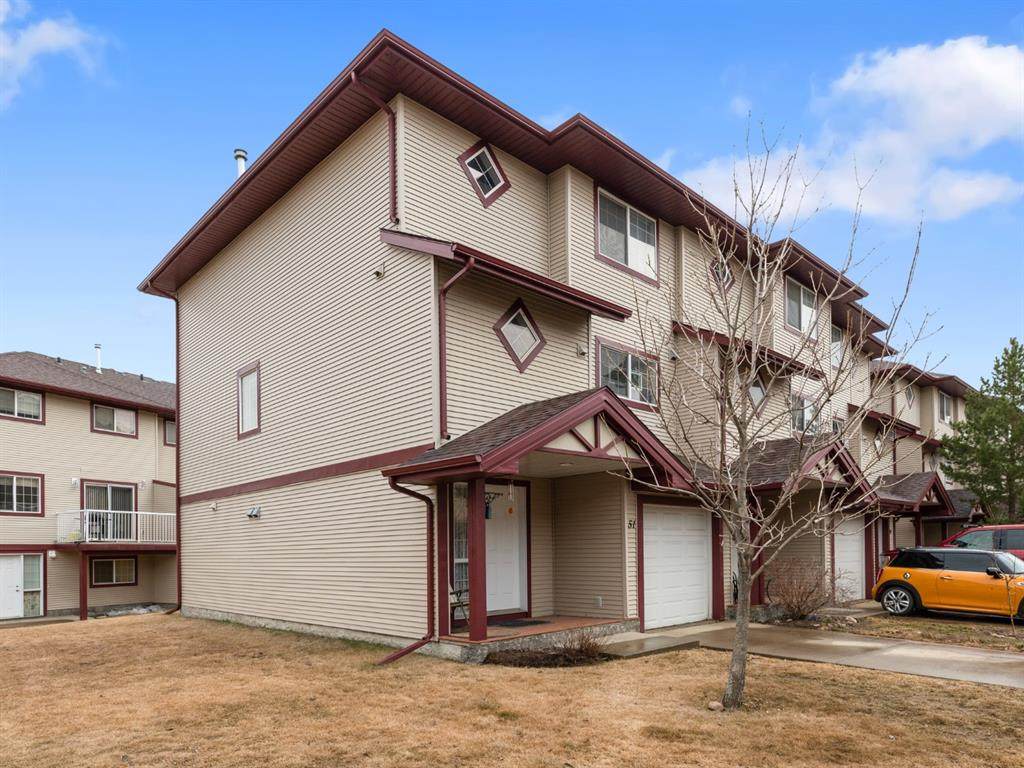 220 Swanson Crescent - Photo 1