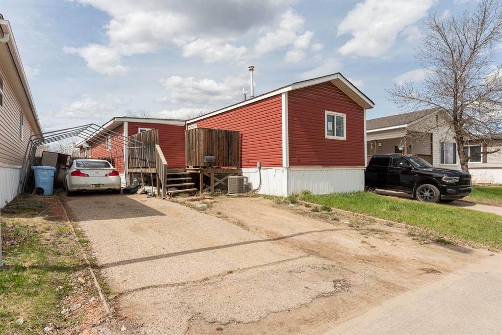 140 Grey Crescent - Photo 1