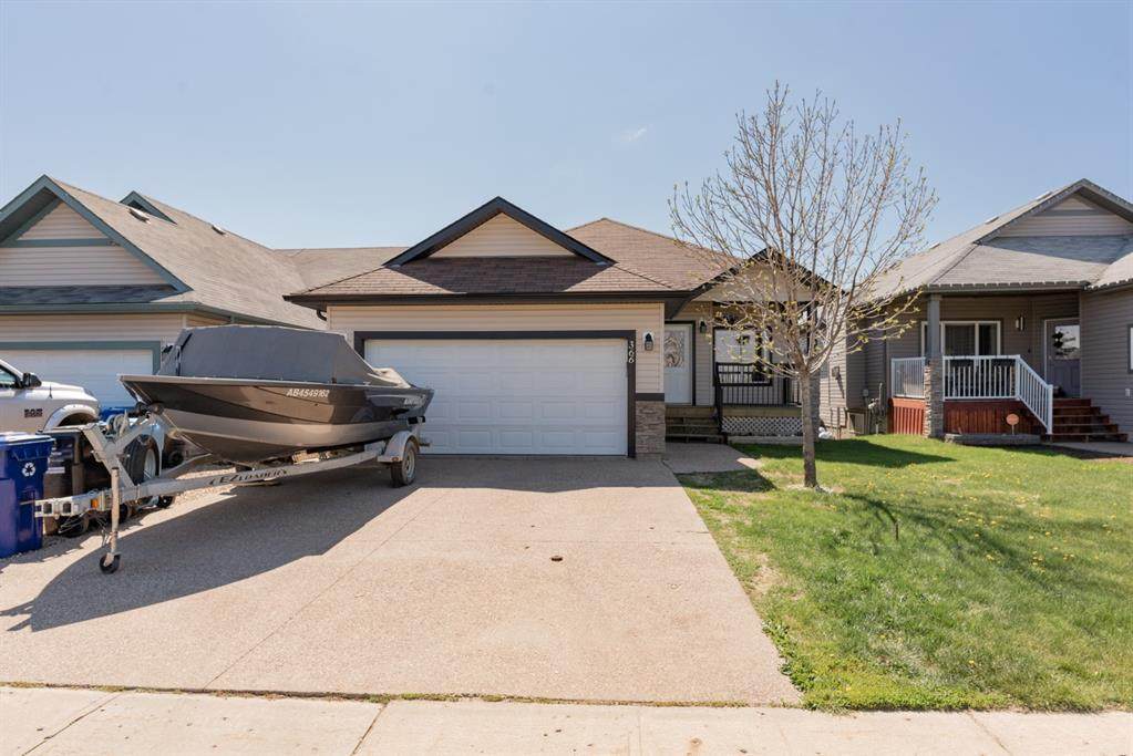 366 Pacific Crescent - Photo 1