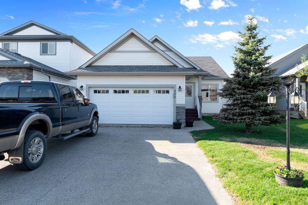390 Pacific Crescent - Photo 1