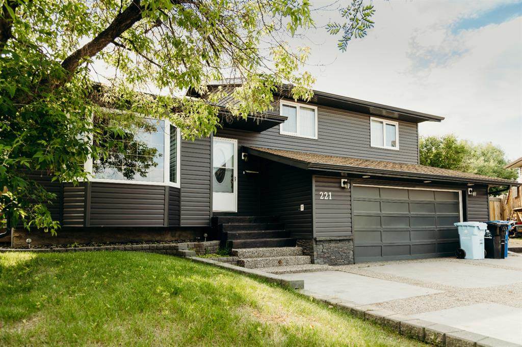 221 Farrell Crescent - Photo 1