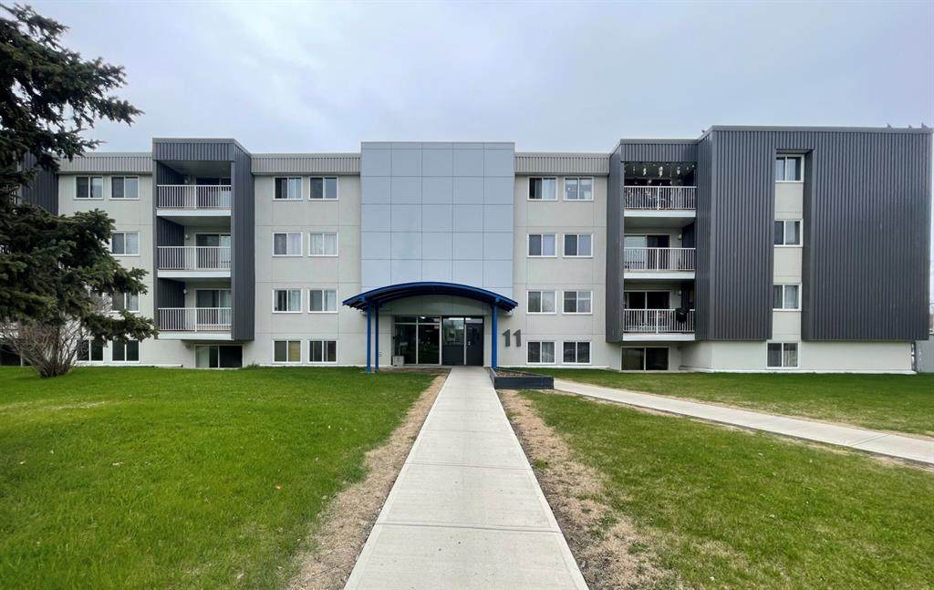 11 Clearwater Crescent - Photo 1