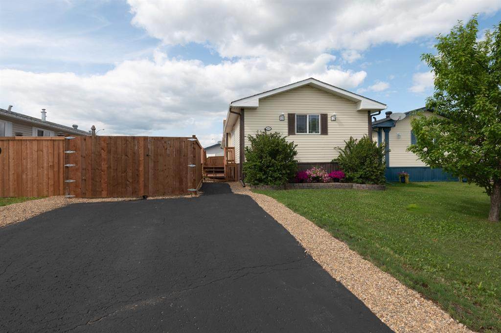 165 Mctavish Crescent - Photo 1