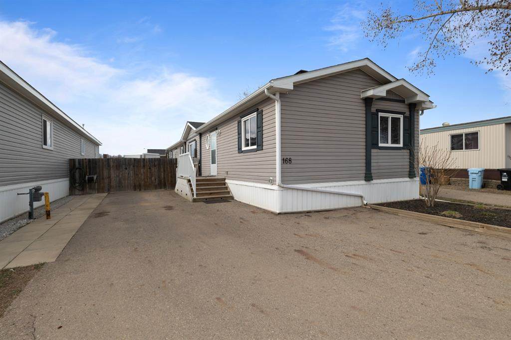 168 Grenfell Crescent - Photo 1
