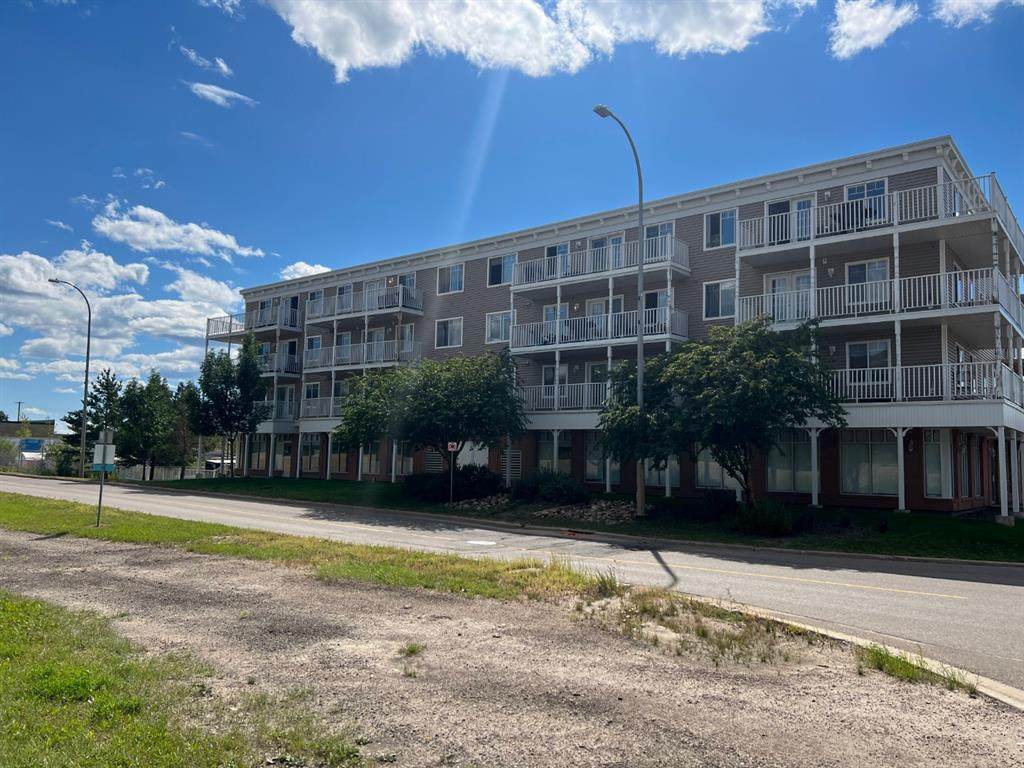 10217 Queen Street - Photo 1