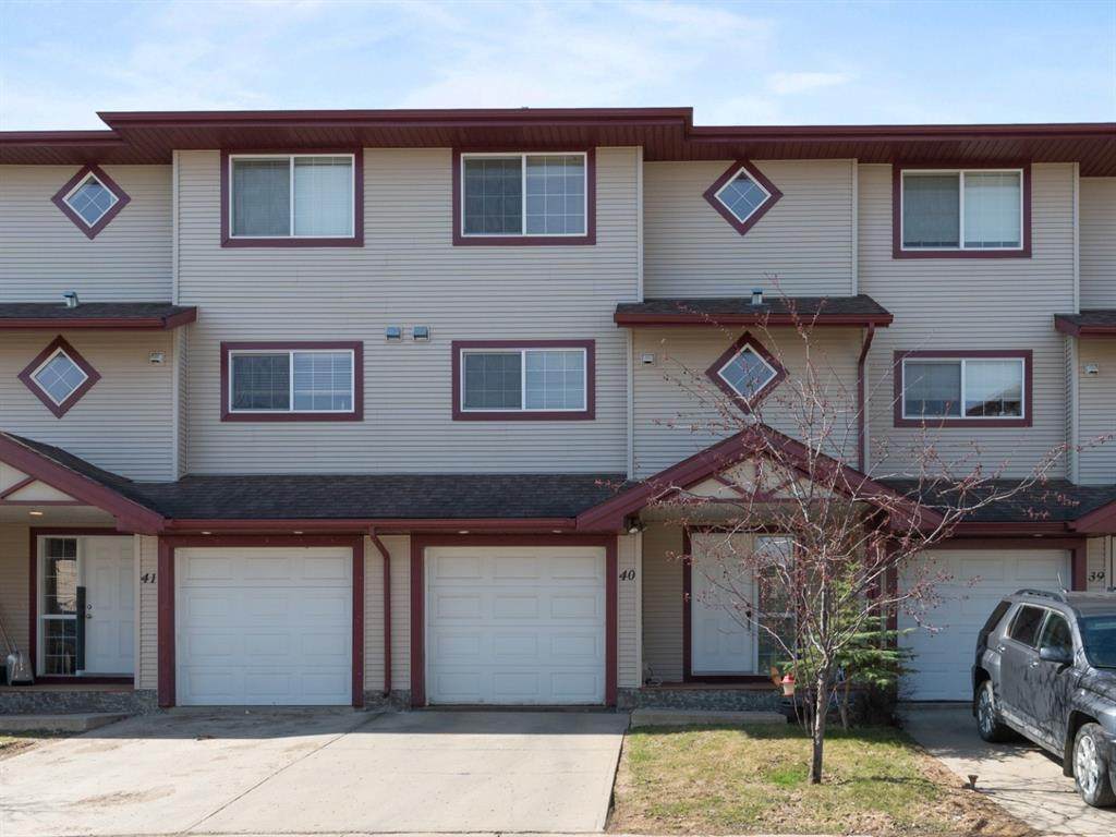 220 Swanson Crescent - Photo 1