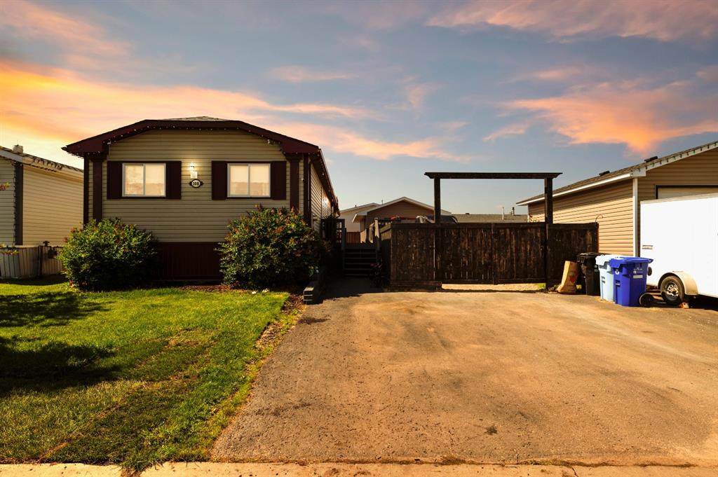 108 Hall Crescent - Photo 1