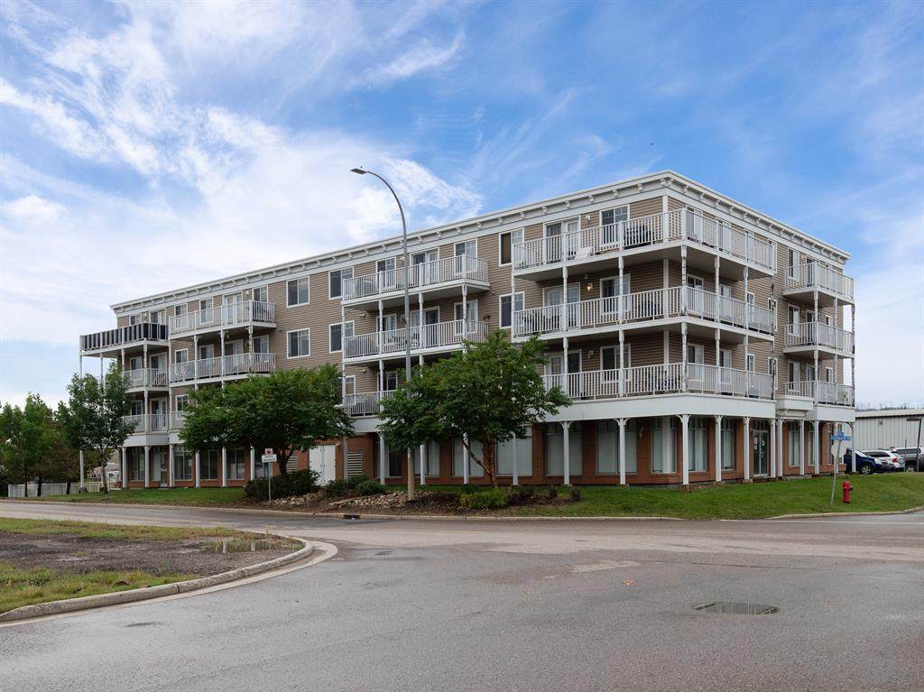 10217 Queen Street - Photo 1