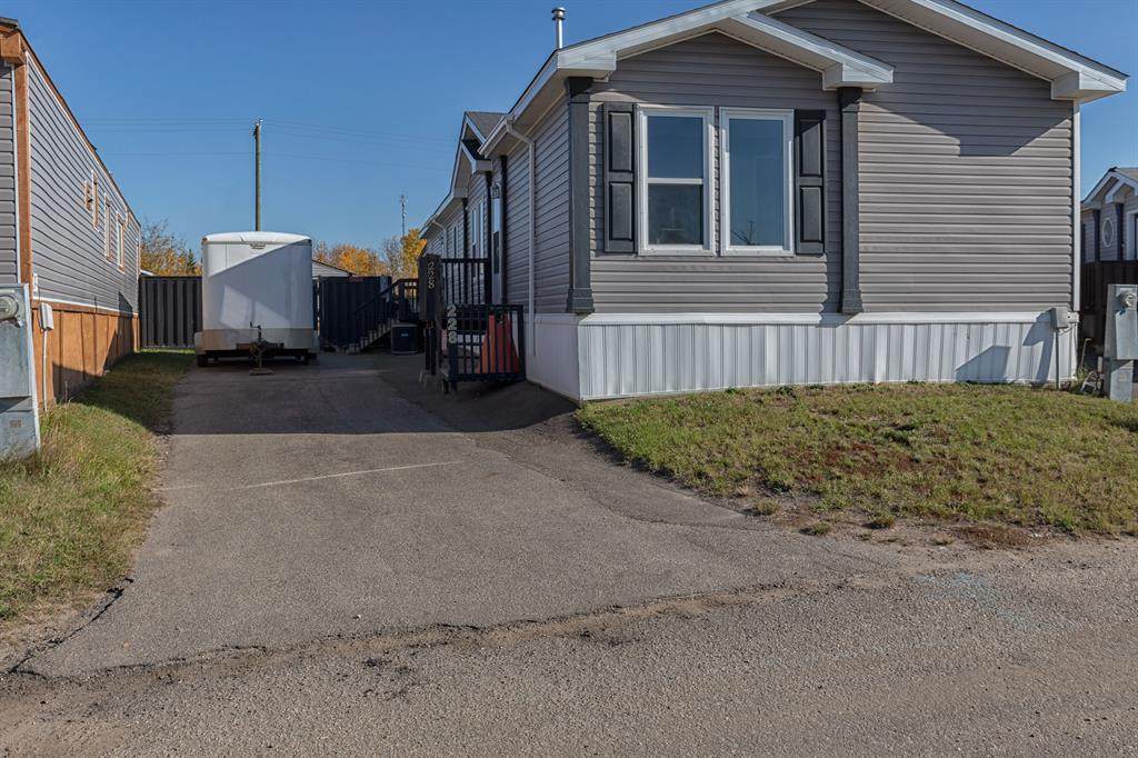 228 Grandview Crescent - Photo 1