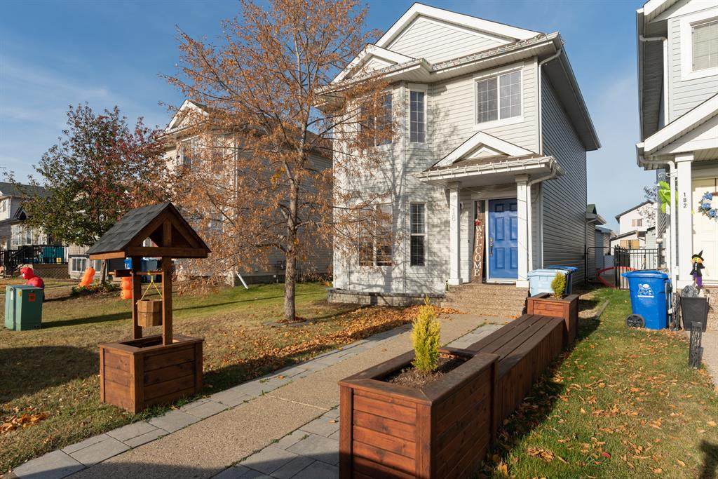186 Pacific Crescent - Photo 1