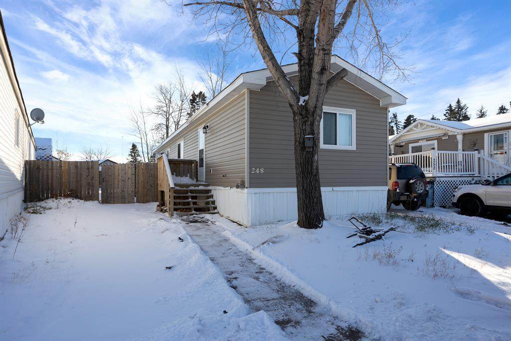 248 Grenfell Crescent - Photo 1