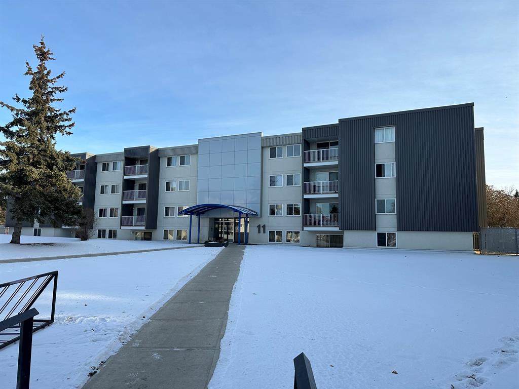 11 Clearwater Crescent - Photo 1