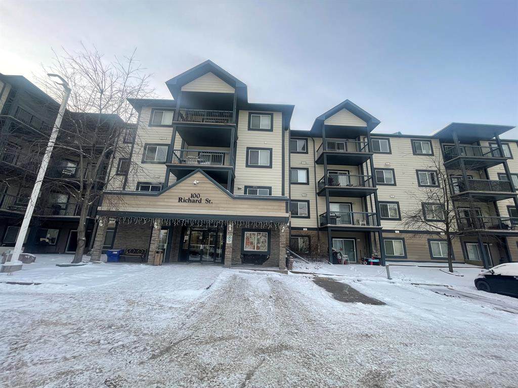 100 Richard Street - Photo 1