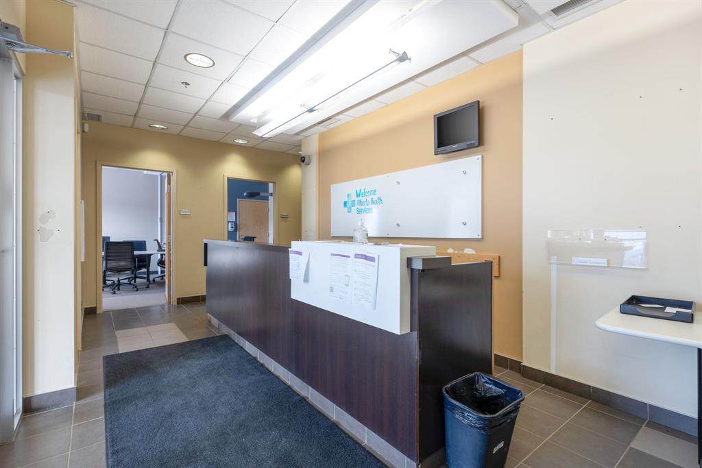 10217 Queen Street - Photo 1