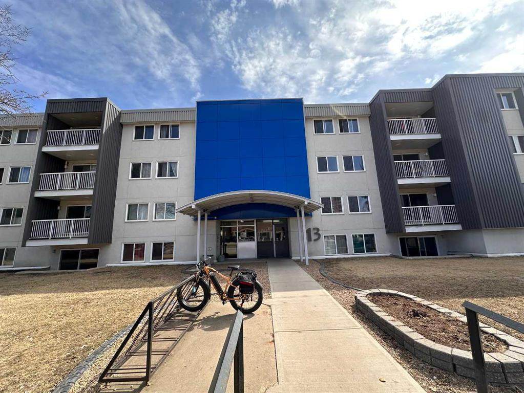 13 Clearwater Crescent - Photo 1