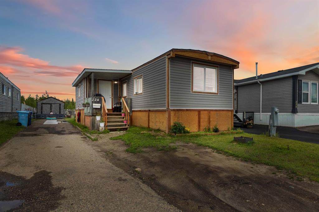 224 Grandview Crescent - Photo 1