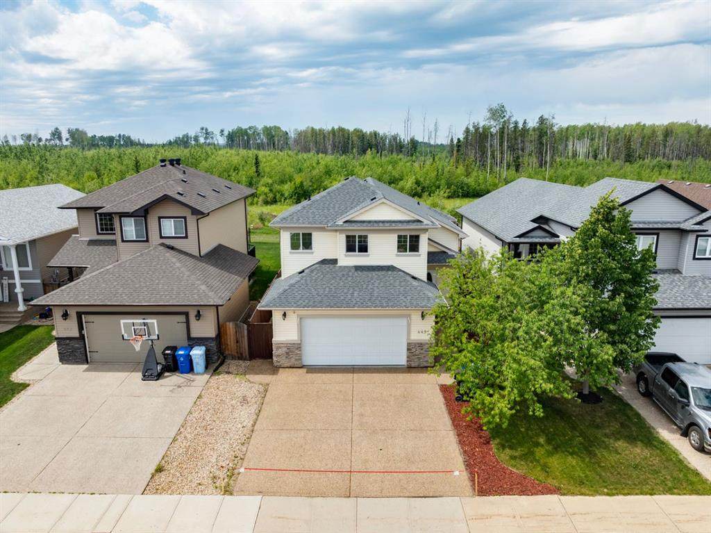449 Walnut Crescent - Photo 1