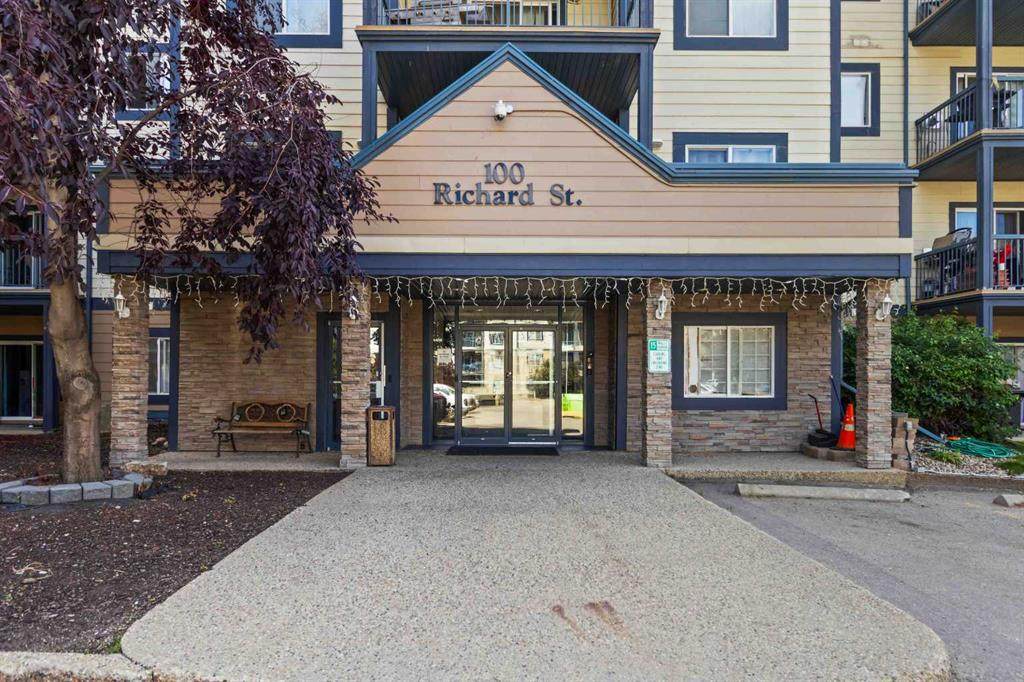 100 Richard Street - Photo 1