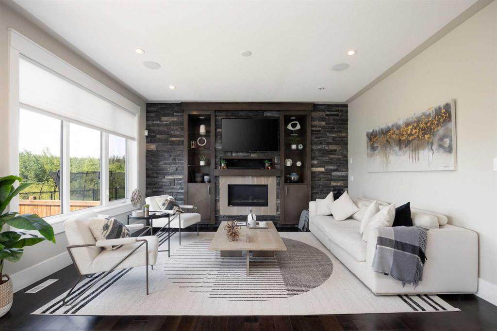 485 Walnut Crescent - Photo 1