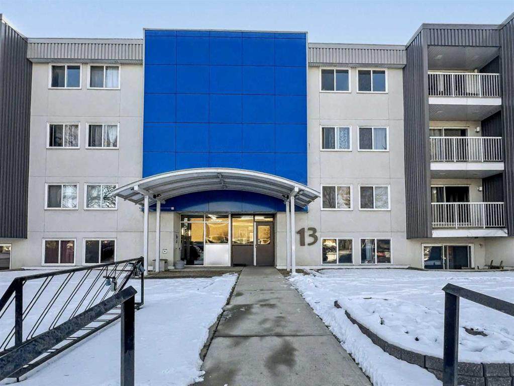 13 Clearwater Crescent - Photo 1