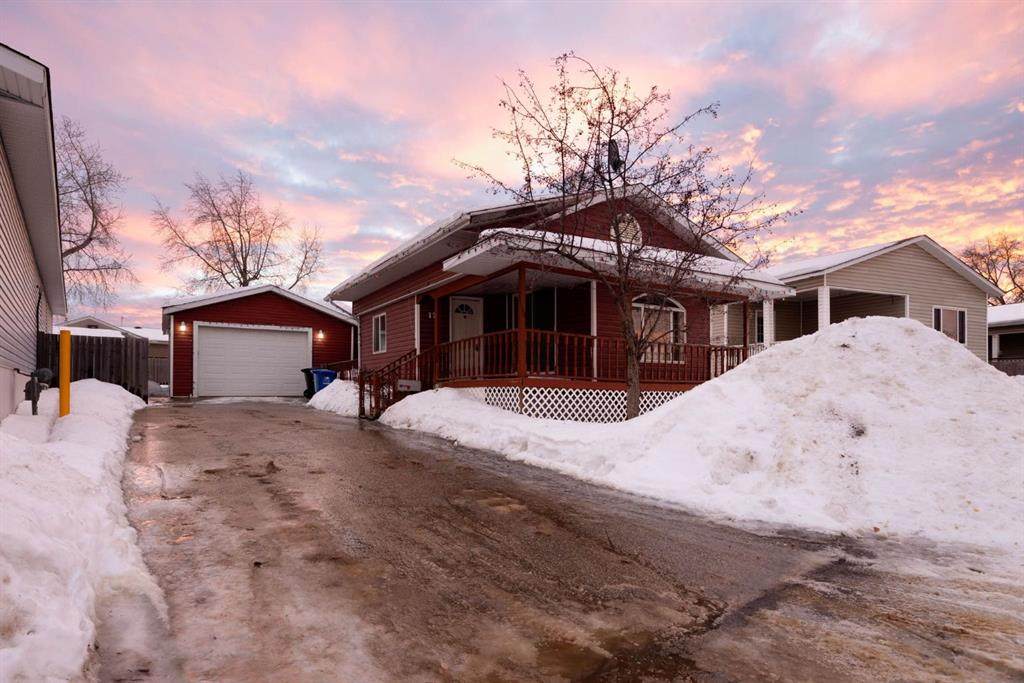 129 Grenfell Crescent - Photo 1